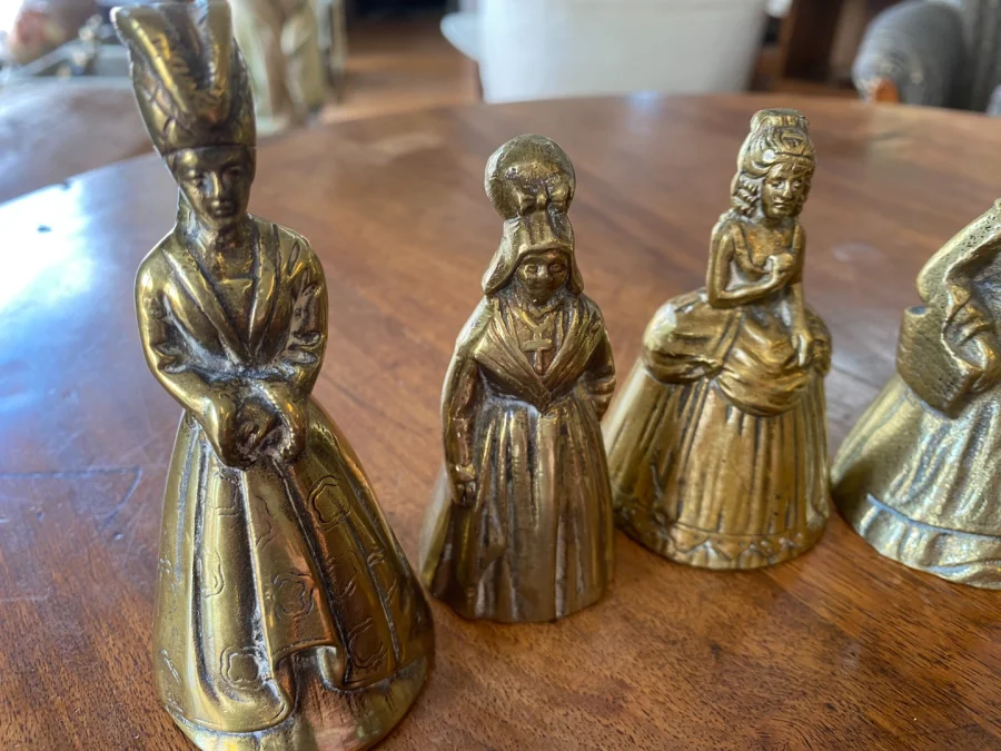 Collection de clochettes en bronze