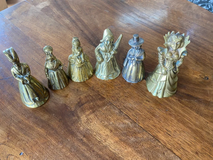 Collection de clochettes en bronze
