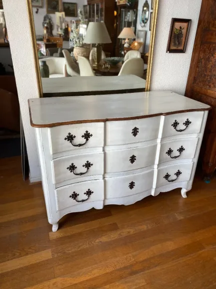 Commode arbalète XIX style Louis XV laquée en blanc