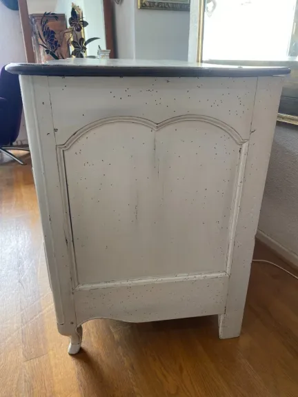 Commode arbalète XIX style Louis XV laquée en blanc