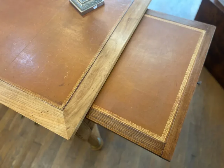 Bureau de style Empire, avec son fauteuil.