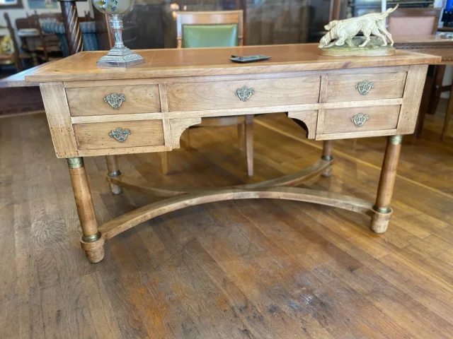 Bureau de style Empire, avec son fauteuil.