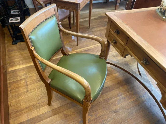 Bureau de style Empire, avec son fauteuil.