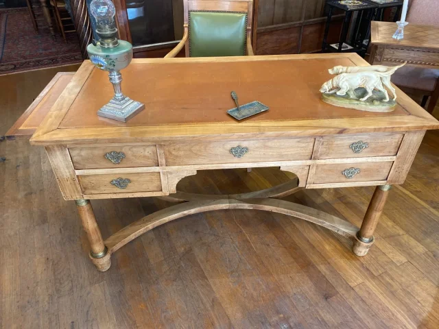 Bureau de style Empire, avec son fauteuil.
