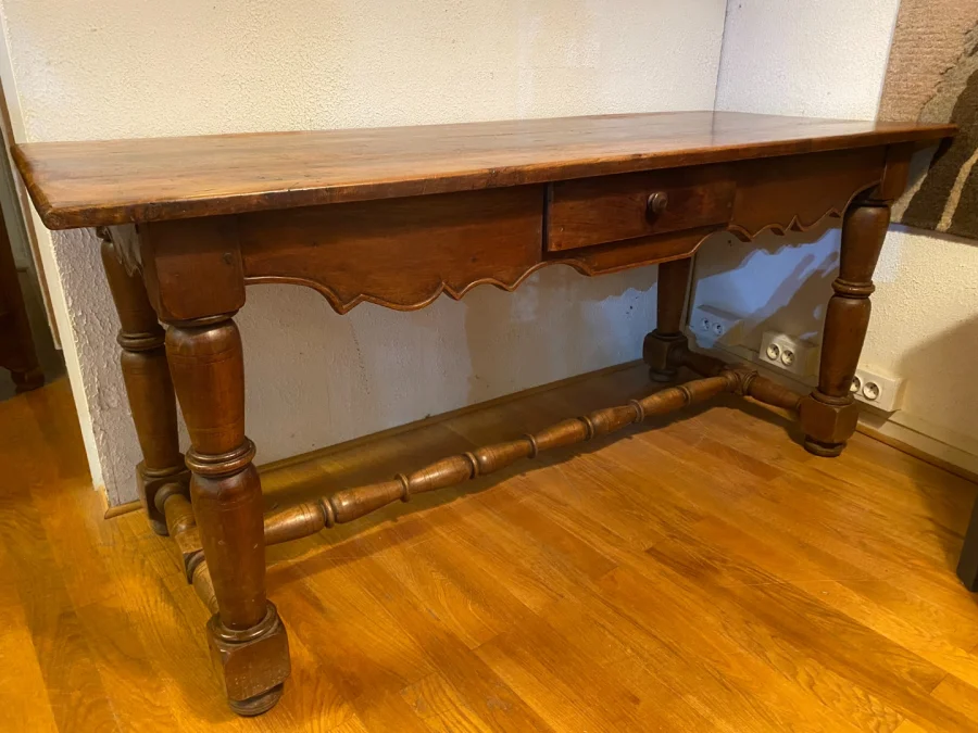 Table pouvant faire console en noyer