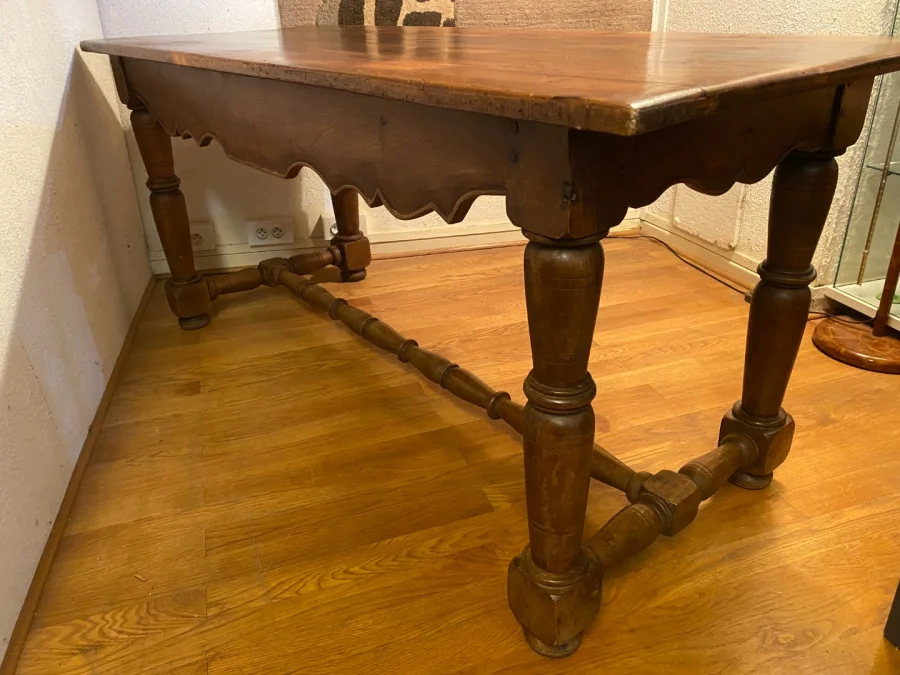 Table pouvant faire console en noyer