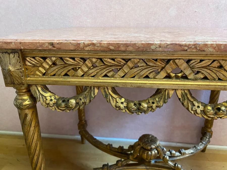 Table de milieu Louis XVI,en bois doré