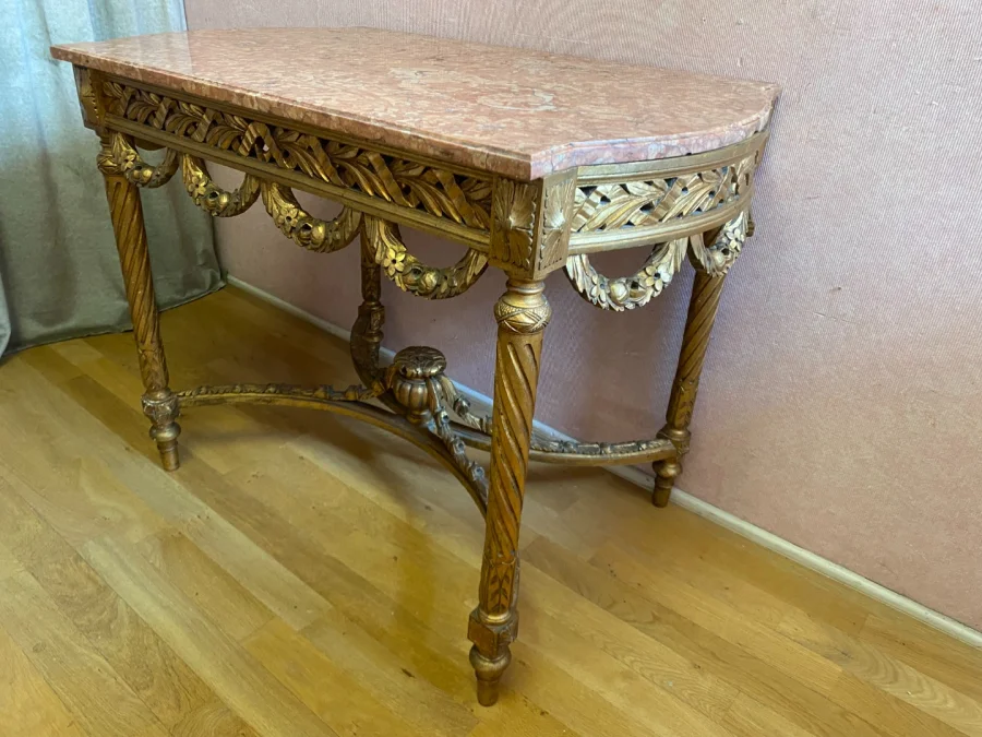 Table de milieu Louis XVI,en bois doré