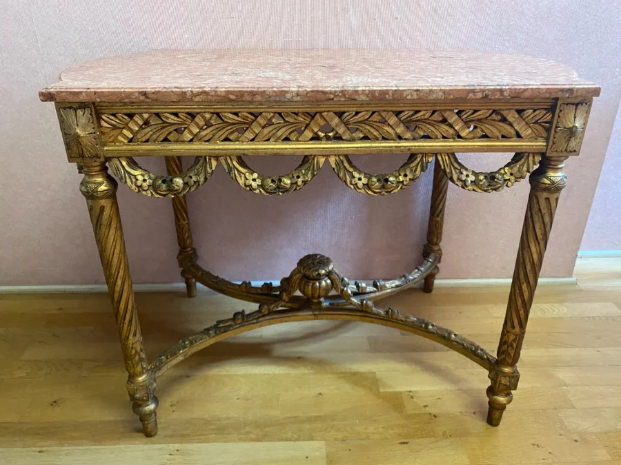 Table de milieu Louis XVI,en bois doré