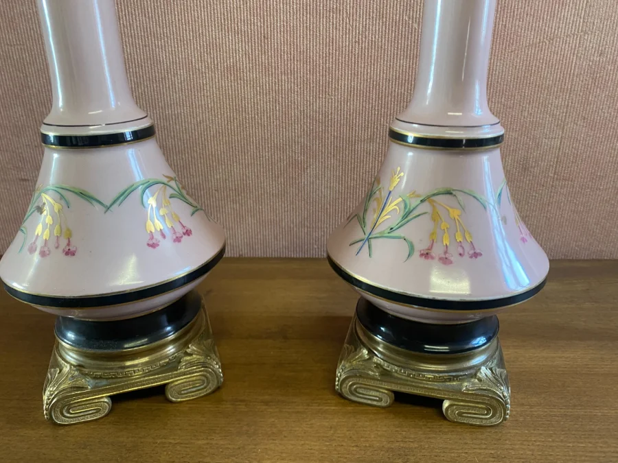 Paire de lampes à pétrole en porcelaine