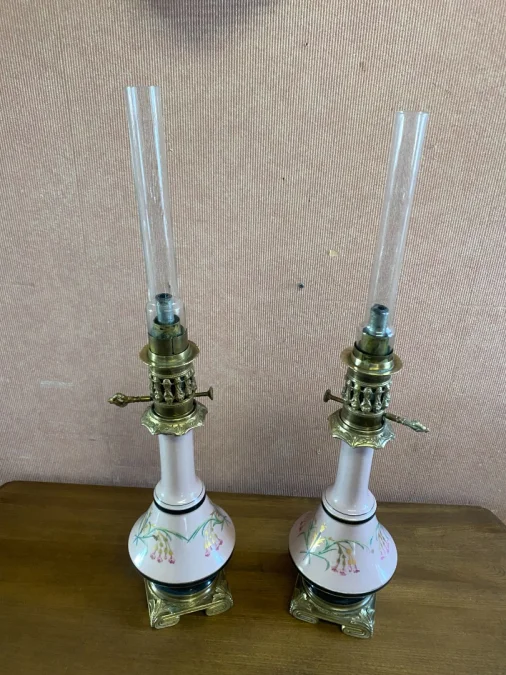 Paire de lampes à pétrole en porcelaine