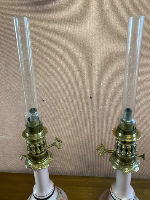 Paire de lampes à pétrole en porcelaine