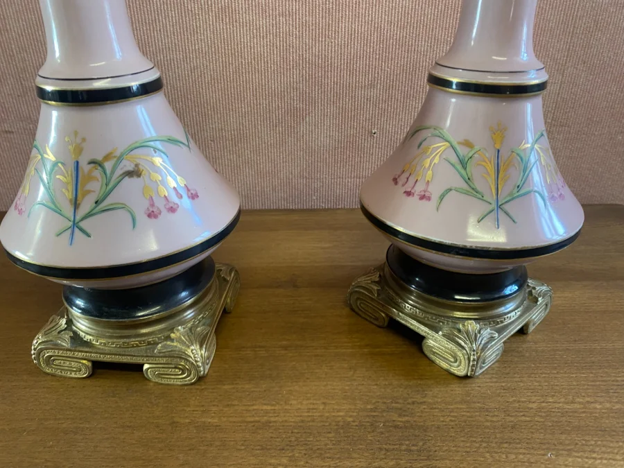 Paire de lampes à pétrole en porcelaine