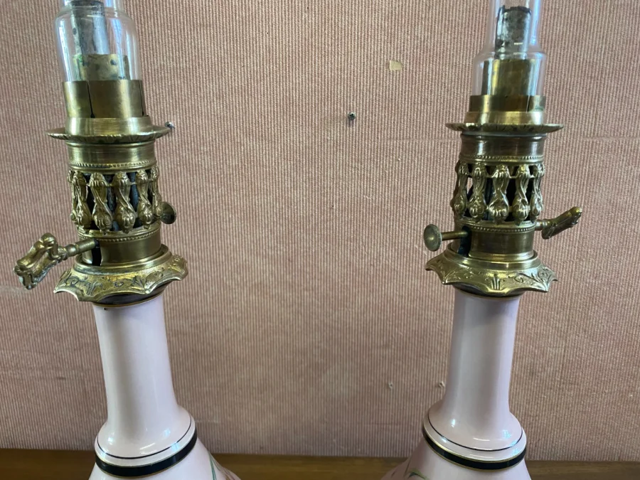 Paire de lampes à pétrole en porcelaine