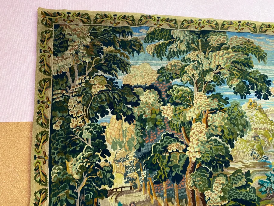 tapisserie en laine, des années 40, représentant un paysage arboré.