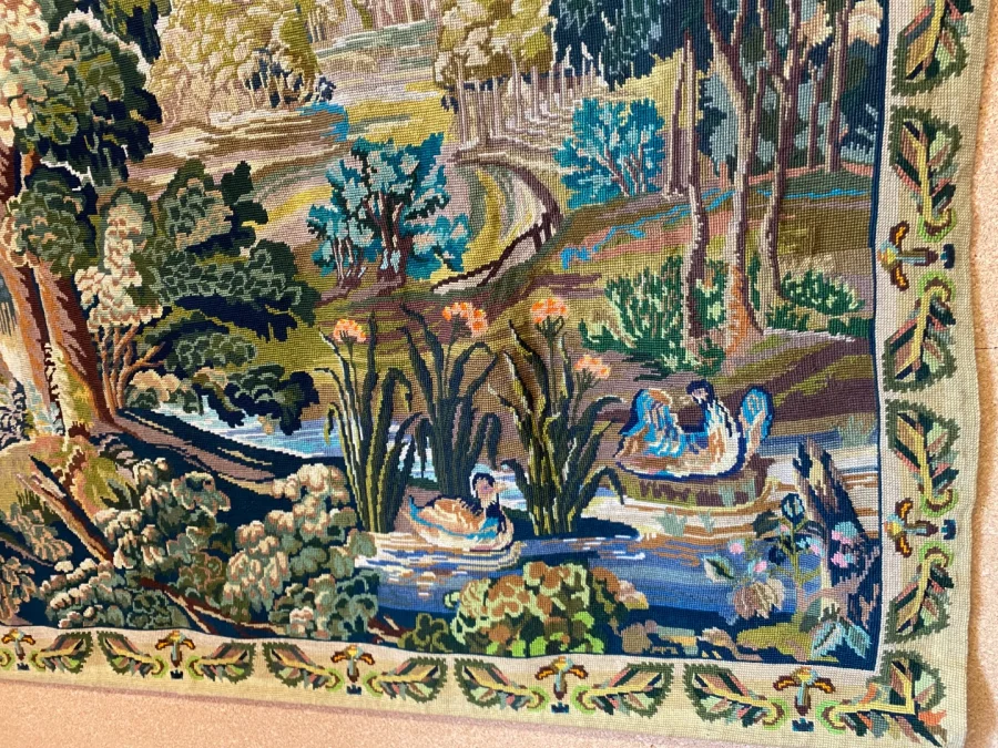 tapisserie en laine, des années 40, représentant un paysage arboré.