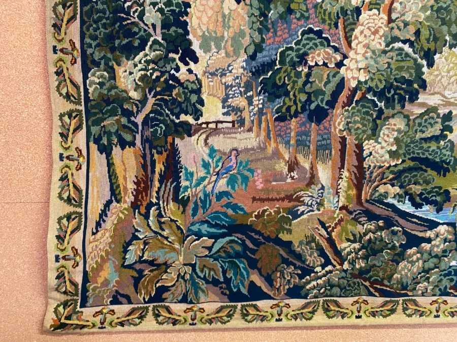 tapisserie en laine, des années 40, représentant un paysage arboré.