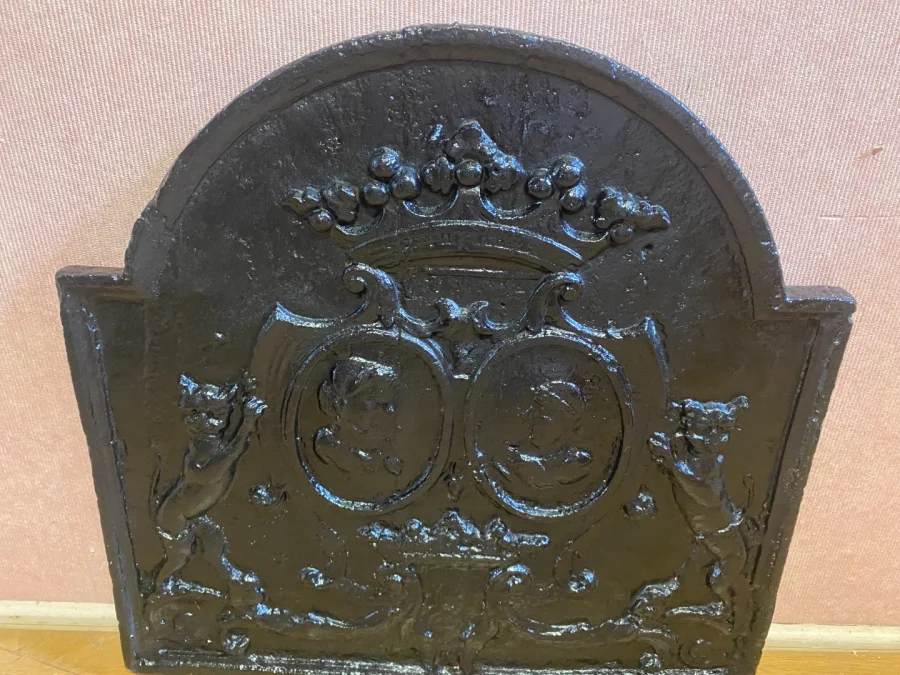 plaque de cheminée en fonte