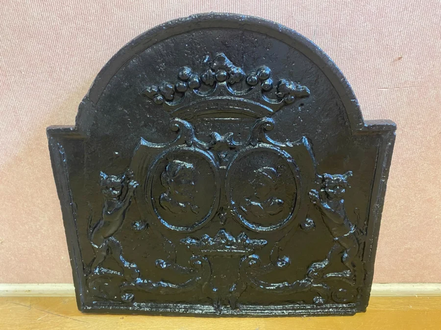 plaque de cheminée en fonte