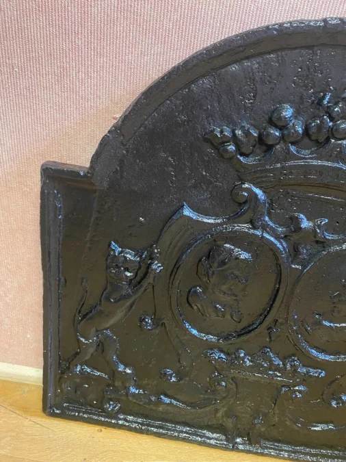 plaque de cheminée en fonte
