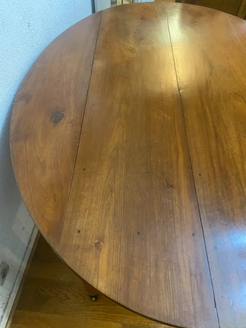 Table ovale à 6pieds en noyer, 12 personnes.