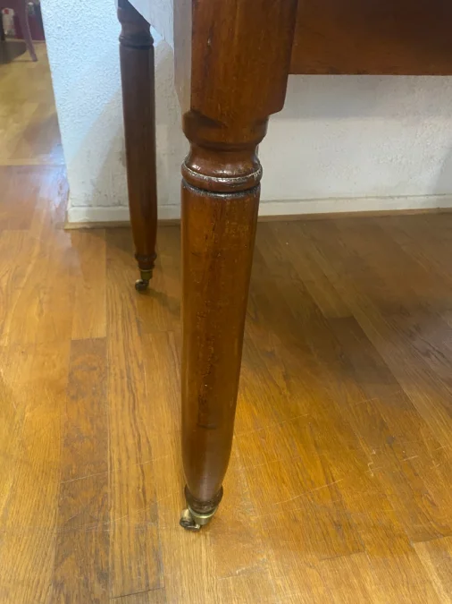 Table ovale à 6pieds en noyer, 12 personnes.