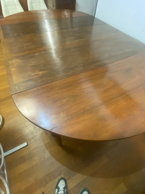 Table ovale à 6pieds en noyer, 12 personnes.