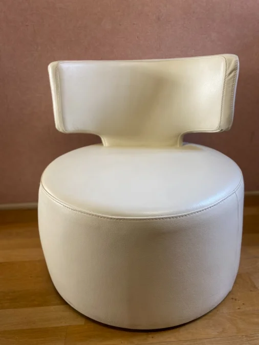 Fauteuil pivotant,en cuir blanc, de marque Chateau d'Ax