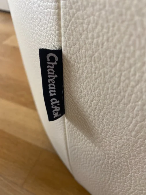 Fauteuil pivotant,en cuir blanc, de marque Chateau d'Ax