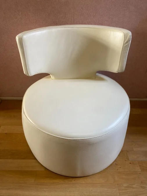 Fauteuil pivotant,en cuir blanc, de marque Chateau d'Ax