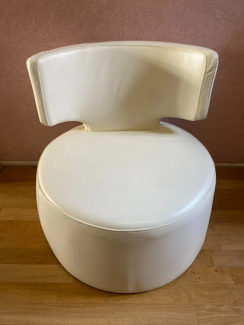 Fauteuil pivotant,en cuir blanc, de marque Chateau d'Ax