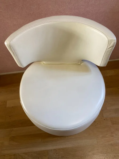 Fauteuil pivotant,en cuir blanc, de marque Chateau d'Ax