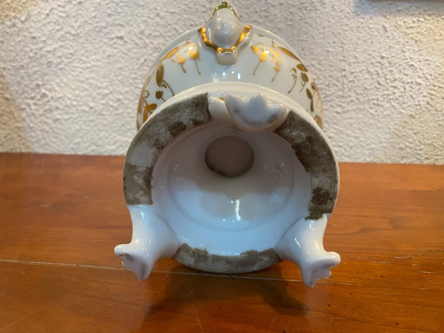 Drageoir en porcelaine de Paris, très bon état.