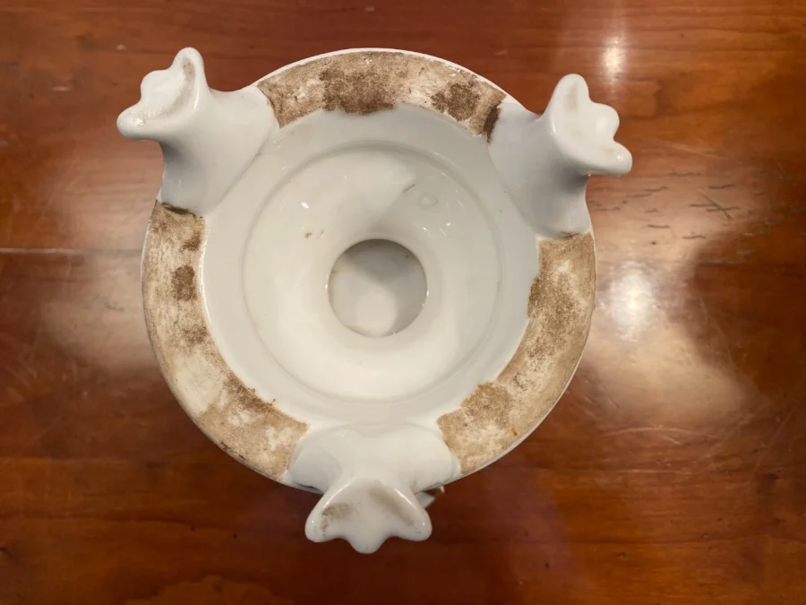 Drageoir en porcelaine de Paris, très bon état.