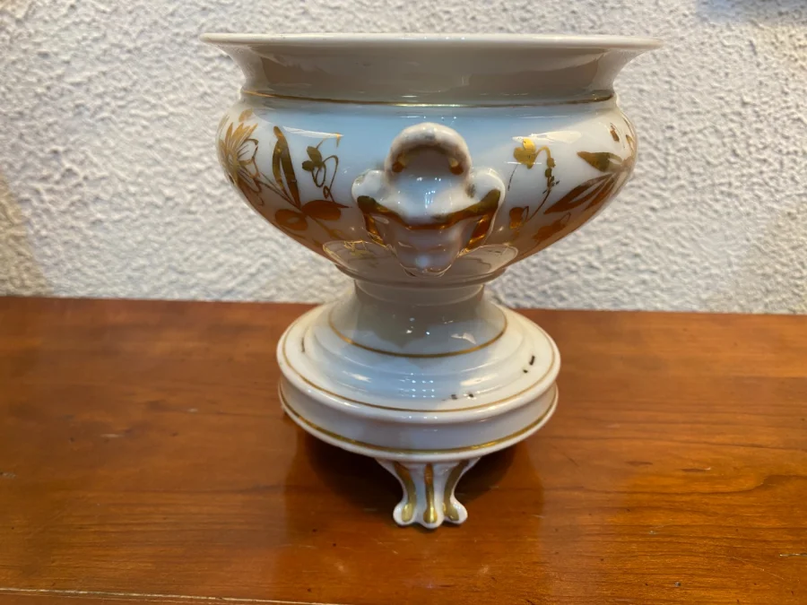 Drageoir en porcelaine de Paris, très bon état.
