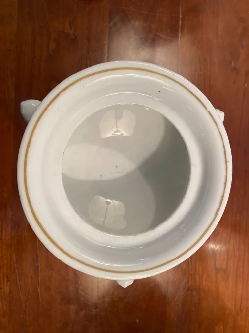 Drageoir en porcelaine de Paris, très bon état.