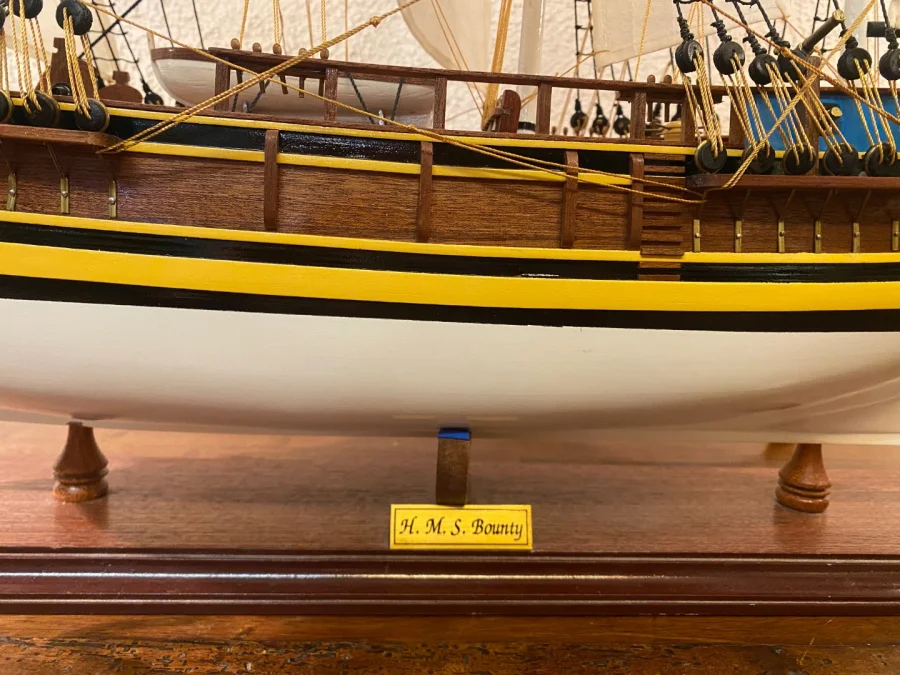 Maquette de célèbre voilier "Le Bounty"