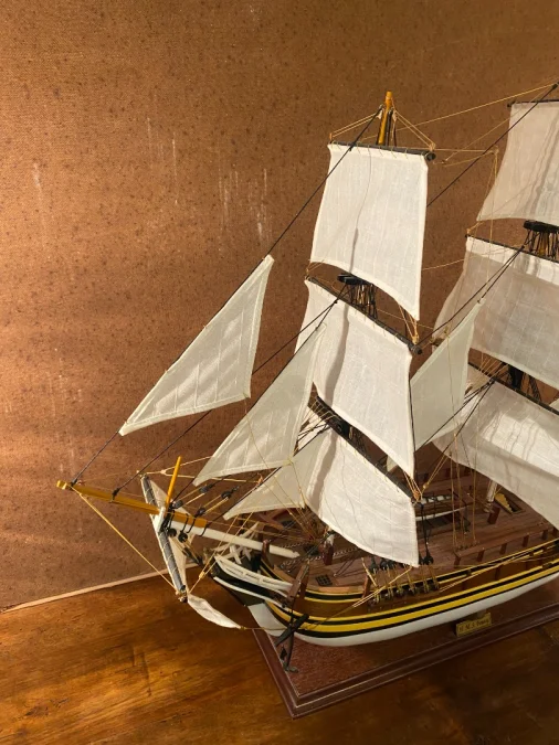 Maquette de célèbre voilier "Le Bounty"