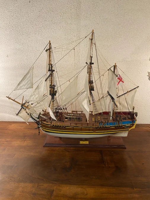 Maquette de célèbre voilier "Le Bounty"