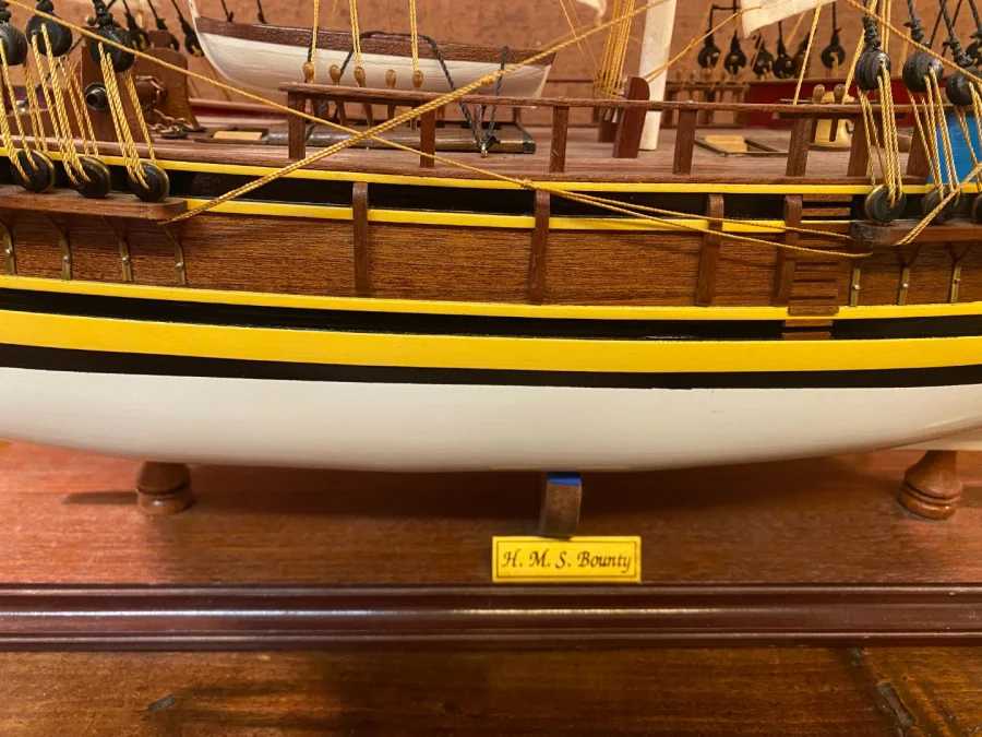 Maquette de célèbre voilier "Le Bounty"