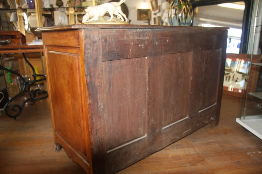 Commode régence en noyer, 3 tiroirs.