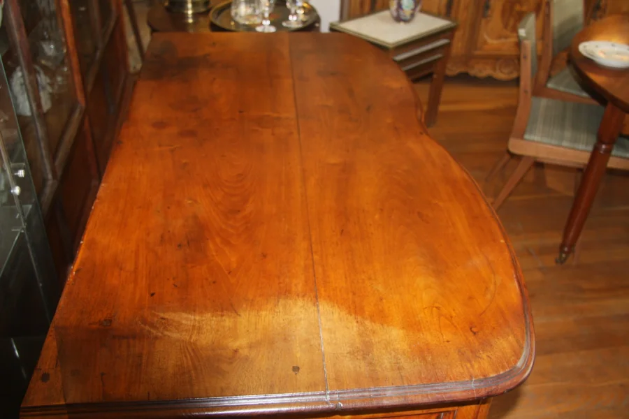 Commode régence en noyer, 3 tiroirs.