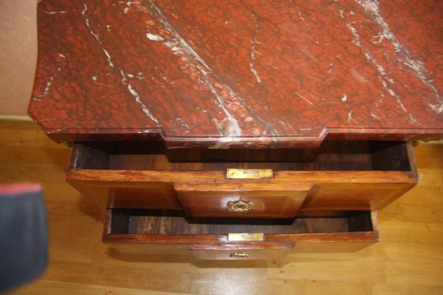 Commode d'époque transition Louis XV- Louis XVI