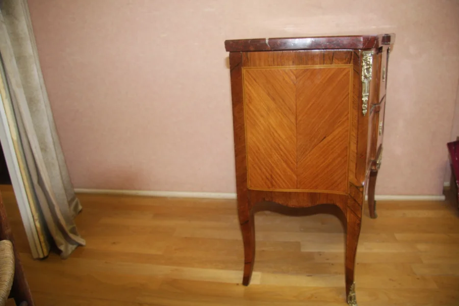 Commode d'époque transition Louis XV- Louis XVI