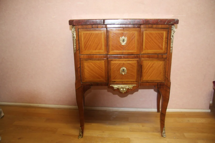 Commode d'époque transition Louis XV- Louis XVI