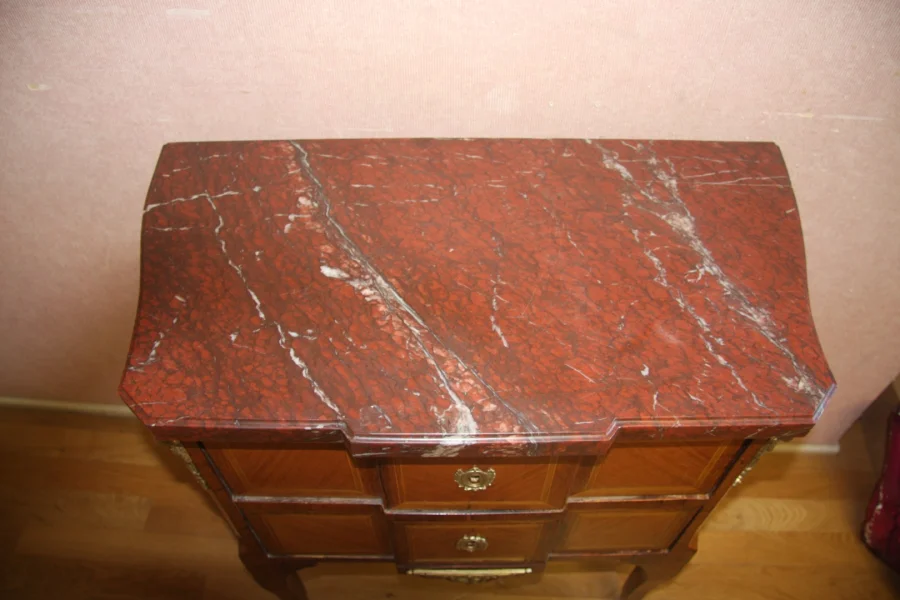 Commode d'époque transition Louis XV- Louis XVI