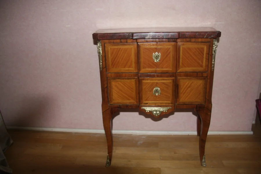 Commode d'époque transition Louis XV- Louis XVI