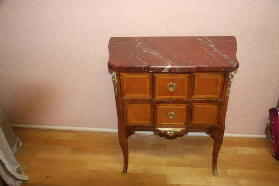 Commode d'époque transition Louis XV- Louis XVI