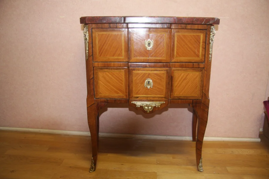 Commode d'époque transition Louis XV- Louis XVI