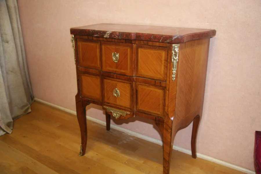 Commode d'époque transition Louis XV- Louis XVI